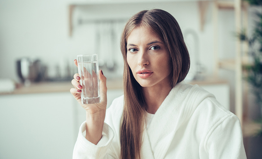 أهم العلامات التي تشير إلى حاجة الجسم إلى الماء