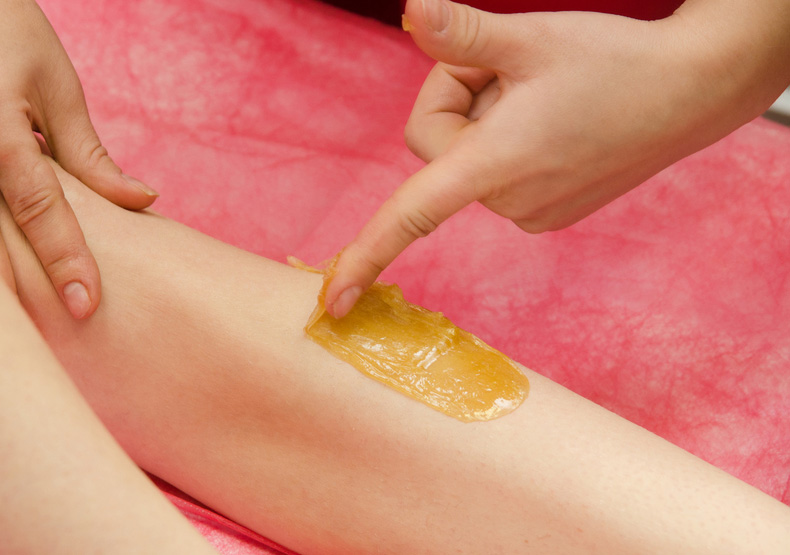 طريقة عمل الحلاوة في المنزل لإزالة الشعر للبشرة الحساسة