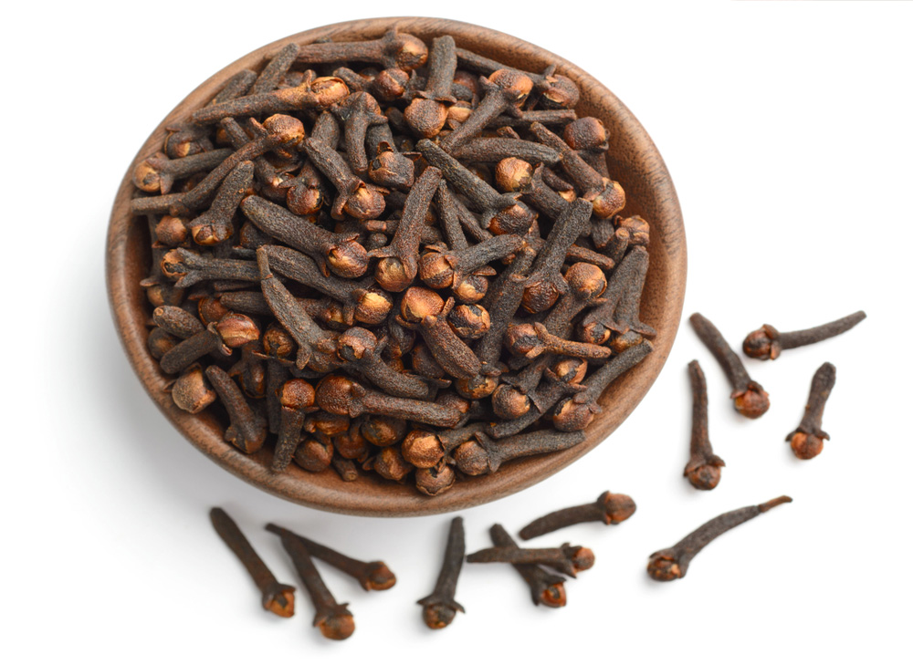 فوائد مضغ القرنفل على الريق