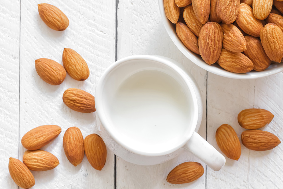 فوائد حليب اللوز