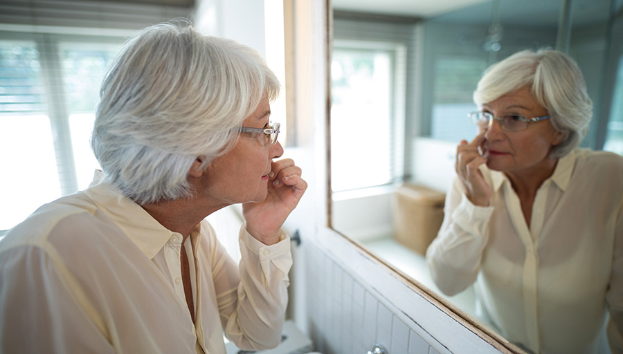 أطعمة وعناصر غذائية مضادة للشيخوخة