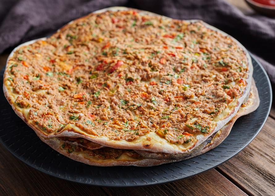 لحم بعجين أرمني أو بيتزا أرمنية