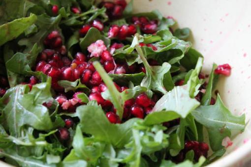 سلطة الجرجير مع الرمان