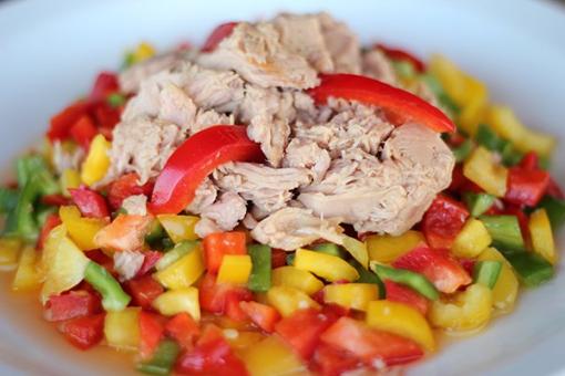 سلطة التونا مع الفلفل