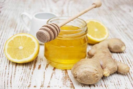 مشروب الليمون و العسل و الزنجبيل