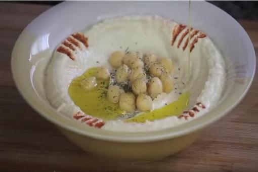 الحمص بالطحينة