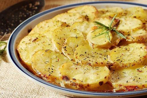 البطاطا المشوية بالجبن