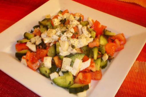 سلطة جبنة الحلوم و الرمان