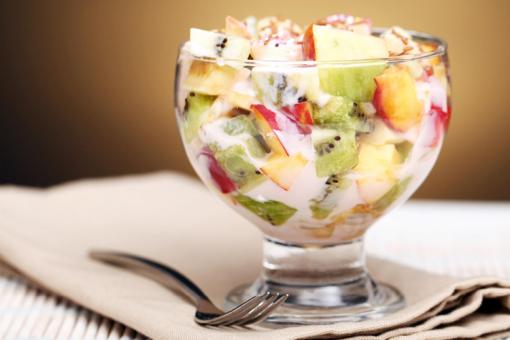 سلطة الفواكه بالكريمة