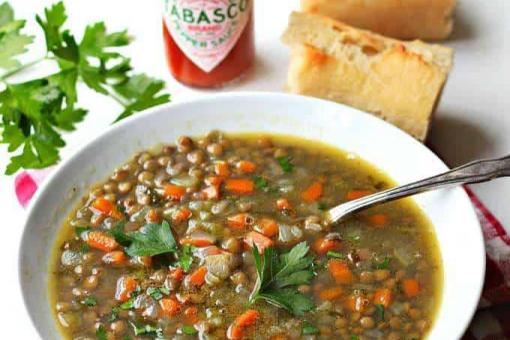 شوربة العدس البني