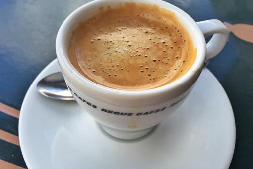 قهوة فرنسية بالبندق