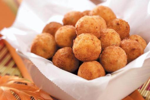 كرات البطاطس المقلية محشوة بالدجاج