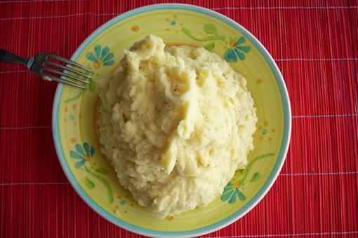 البطاطا المهروسة مع مرق الدجاج