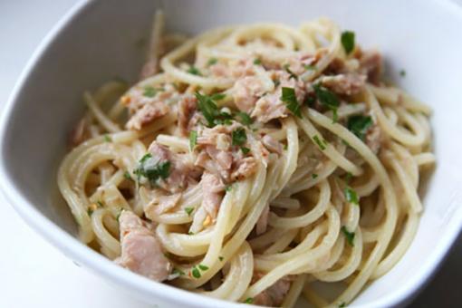 سباغيتي بالتونة و الموزاريلا