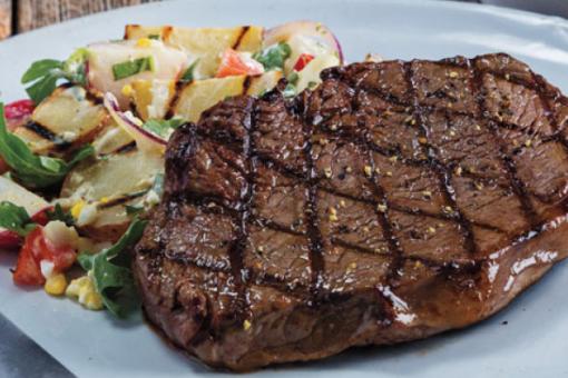 شرائح اللحم ستيك المشوية المتبلة