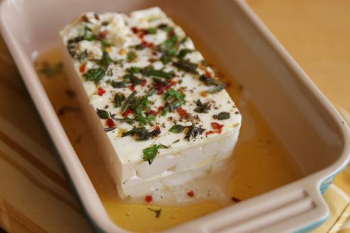 جبنة فيتا بالفلفل والأعشاب