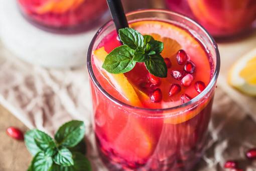 عصير البرتقال والرمان