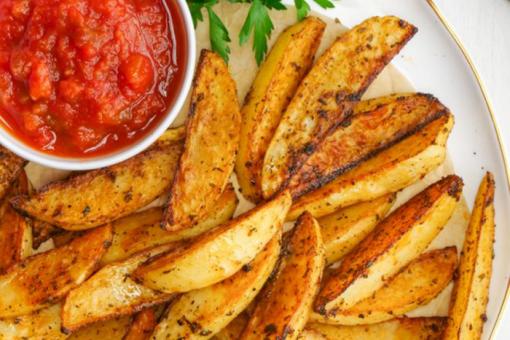 قطع بطاطا ويدجز بالفرن