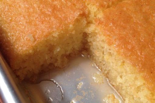 كيكة السميد الهش بالشربات