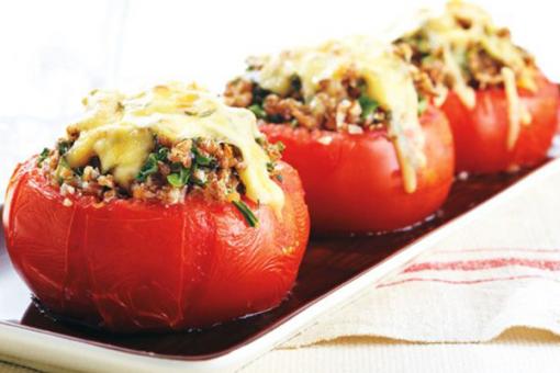 الطماطم المحشية بالبرغل والجبن