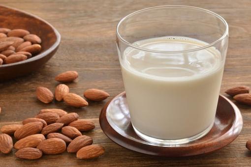 حليب اللوز في المنزل