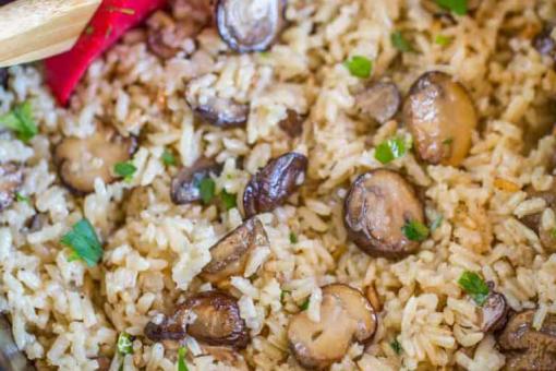 طريقة عمل أرز بني بالمشروم