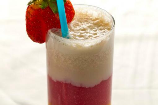 عصير الفواكه كوكتيل طبقات