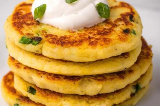 بان كيك البطاطس مع البصل