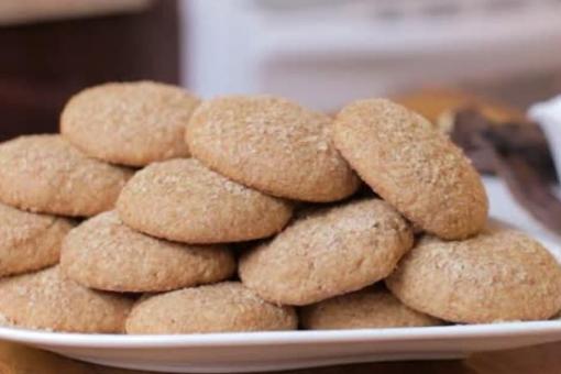 كوكيز بالدبس والكاجو