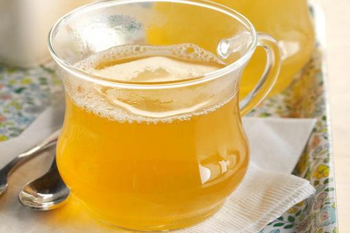 شراب اليانسون الآسيوي بالتفاح الأخضر البارد