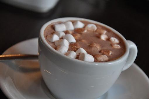 طريقة تحضير مشروب الشوكولاته مع المارشميلو