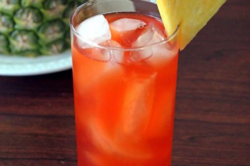 عصير الأناناس الأحمر مع الليمون