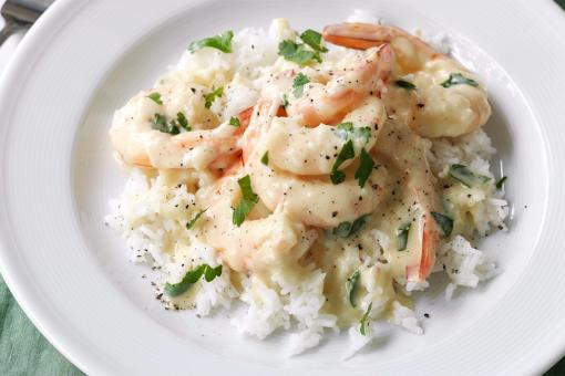سلطة الأرز بالكريمة والجمبري