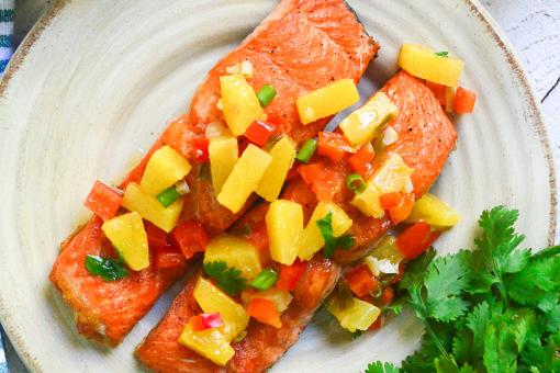 فيليه سمك السلمون بصوص الأناناس