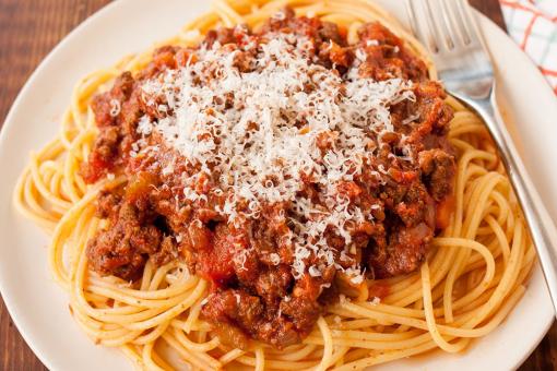 معكرونة اسباغيتي بصوص البولونيز