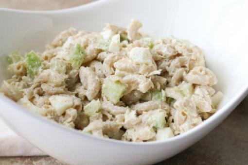 سلطة التونا مع الكرفس