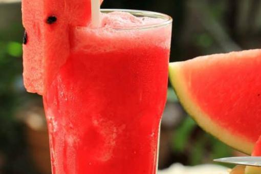 طريقة عمل سموثي البطيخ