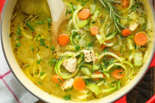 طريقة تحضير شوربة الكوسة و الجزر بالدجاج