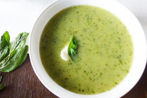 شوربة الكوسة بالنعناع