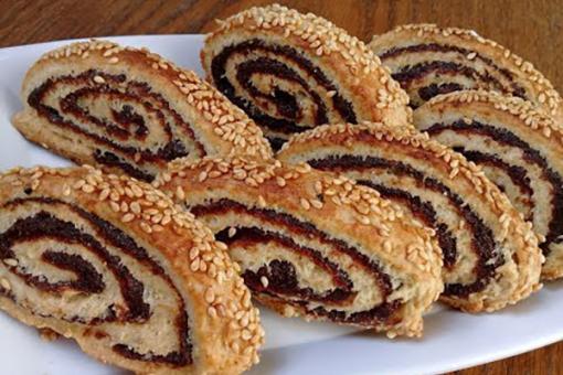 طريقة عمل المقروطة بالتمر والسمسم