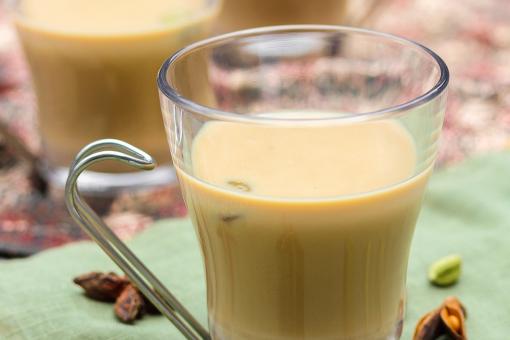 طريقة عمل شاي أخضر بالحليب والهيل