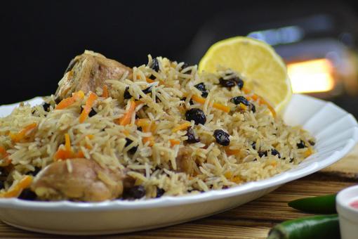 الأرز البخاري بالزبيب على الطريقة السعودية