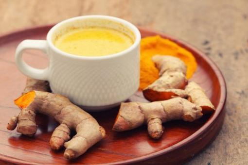 طريقة عمل شاي الكركم والزنجبيل
