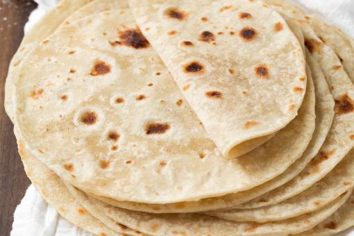 خبز التورتيلا بطريقة سهلة وبسيطة