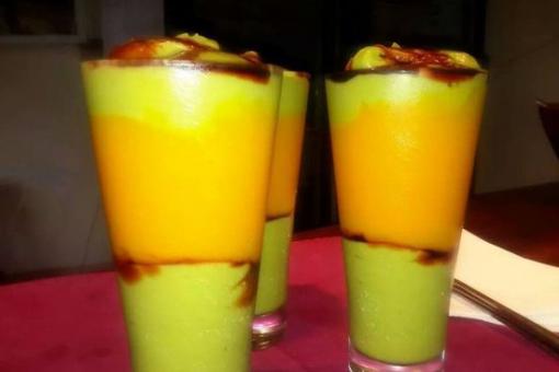 كوكتيل الأفوكادو والمانغا