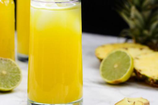 عصير الليمون بالأناناس والزنجبيل