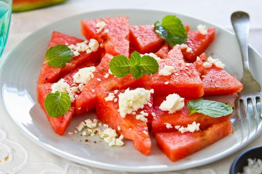 سلطة الجبن والبطيخ