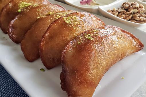 قطايف بالجوز أو القشطة