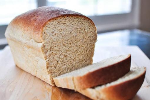خبز التوست بالقمح الكامل