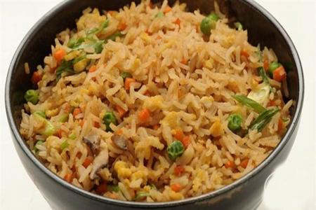 أرز مقلي بالخضار على الطريقة الصينية